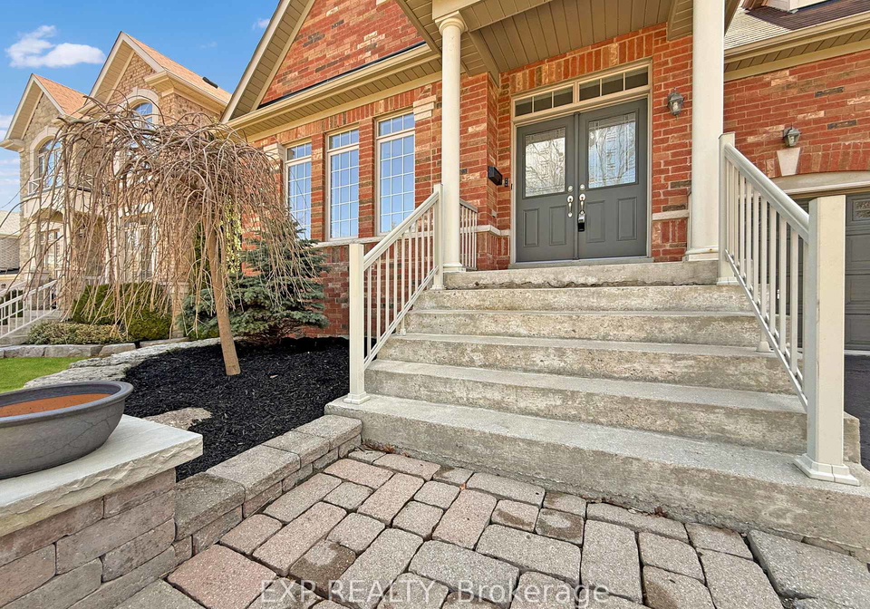 1082-bob-scott-court-newmarket-ontario-n13149652