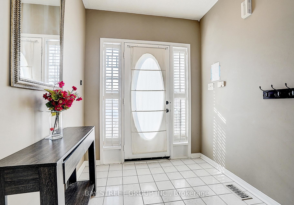 68-woodroof-crescent-aurora-ontario-n13153056