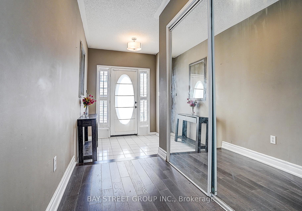 68-woodroof-crescent-aurora-ontario-n13153056