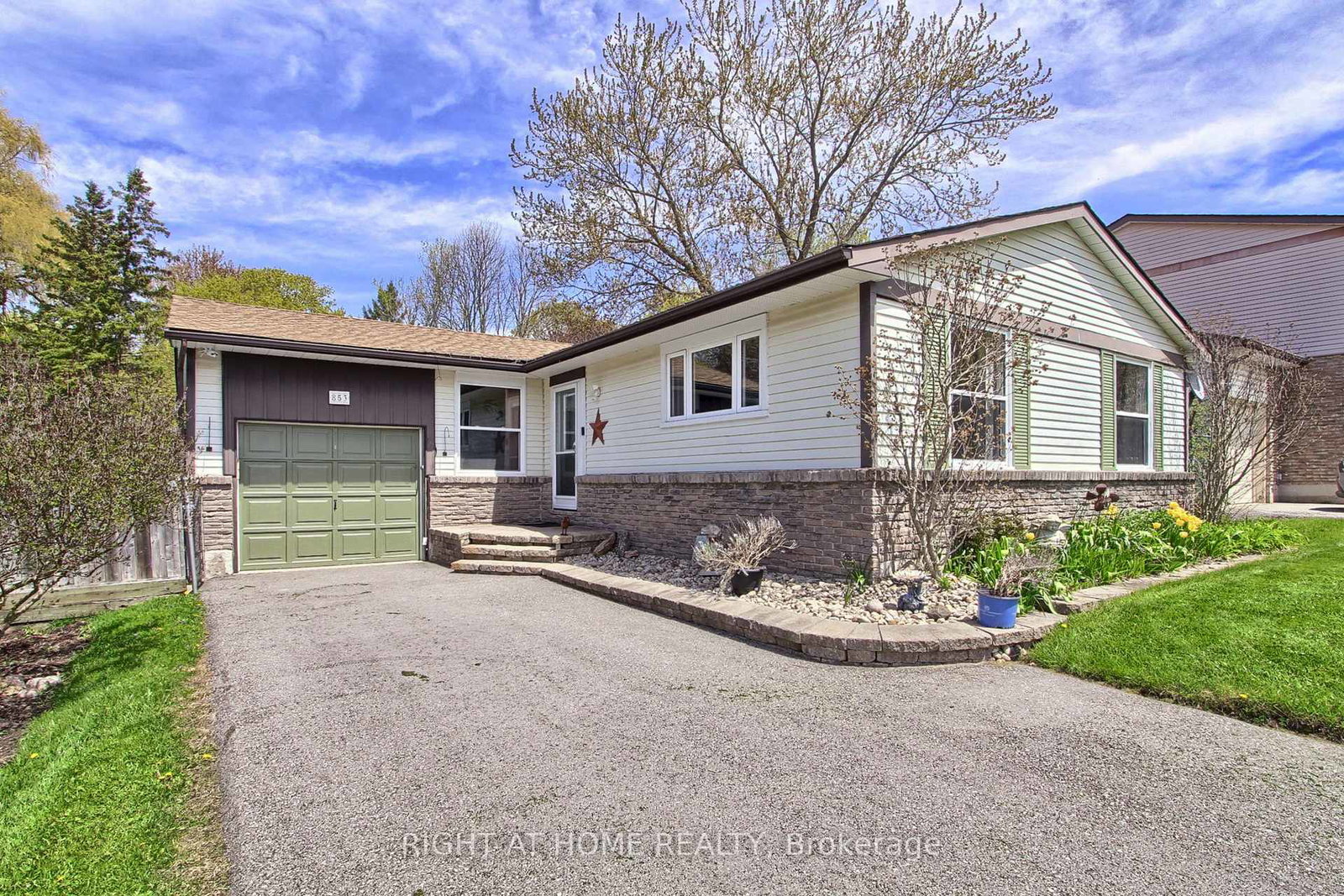 853-magnolia-avenue-newmarket-ontario-n13153466