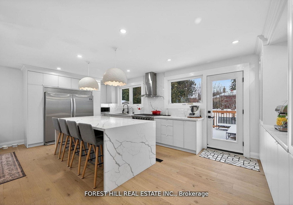 4-holman-crescent-aurora-ontario-n13154362