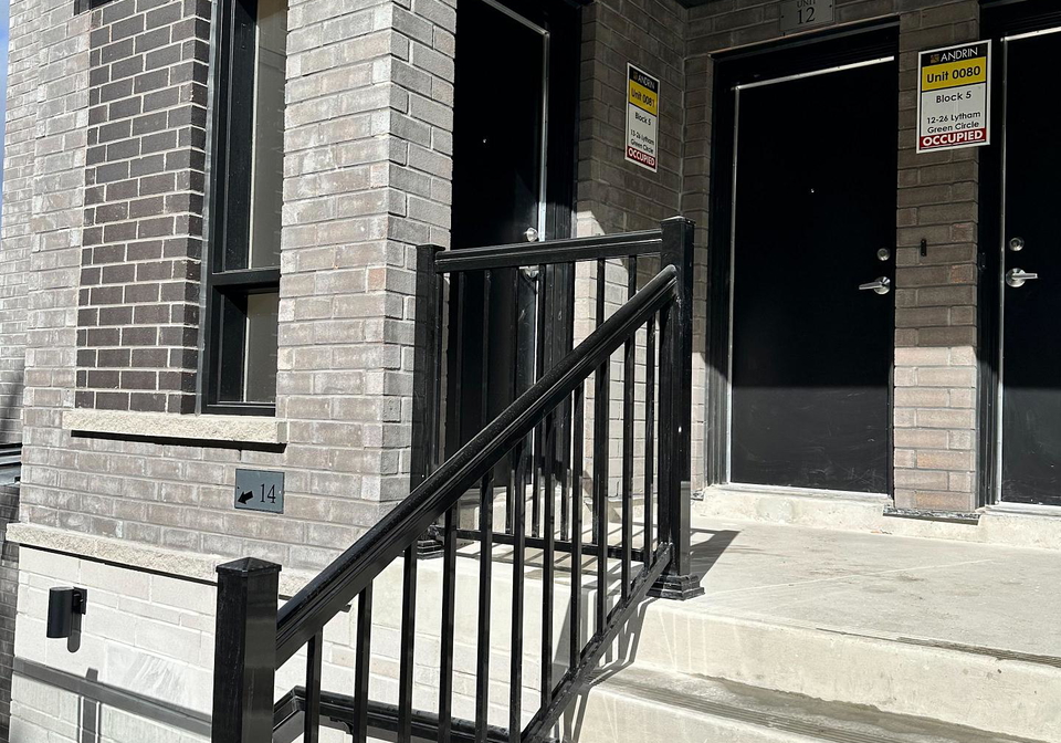 26-lytham-green-circle-newmarket-ontario-n13155550