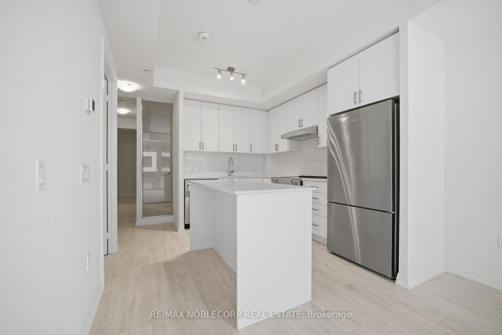 27-korda-gate-vaughan-ontario-n13163464