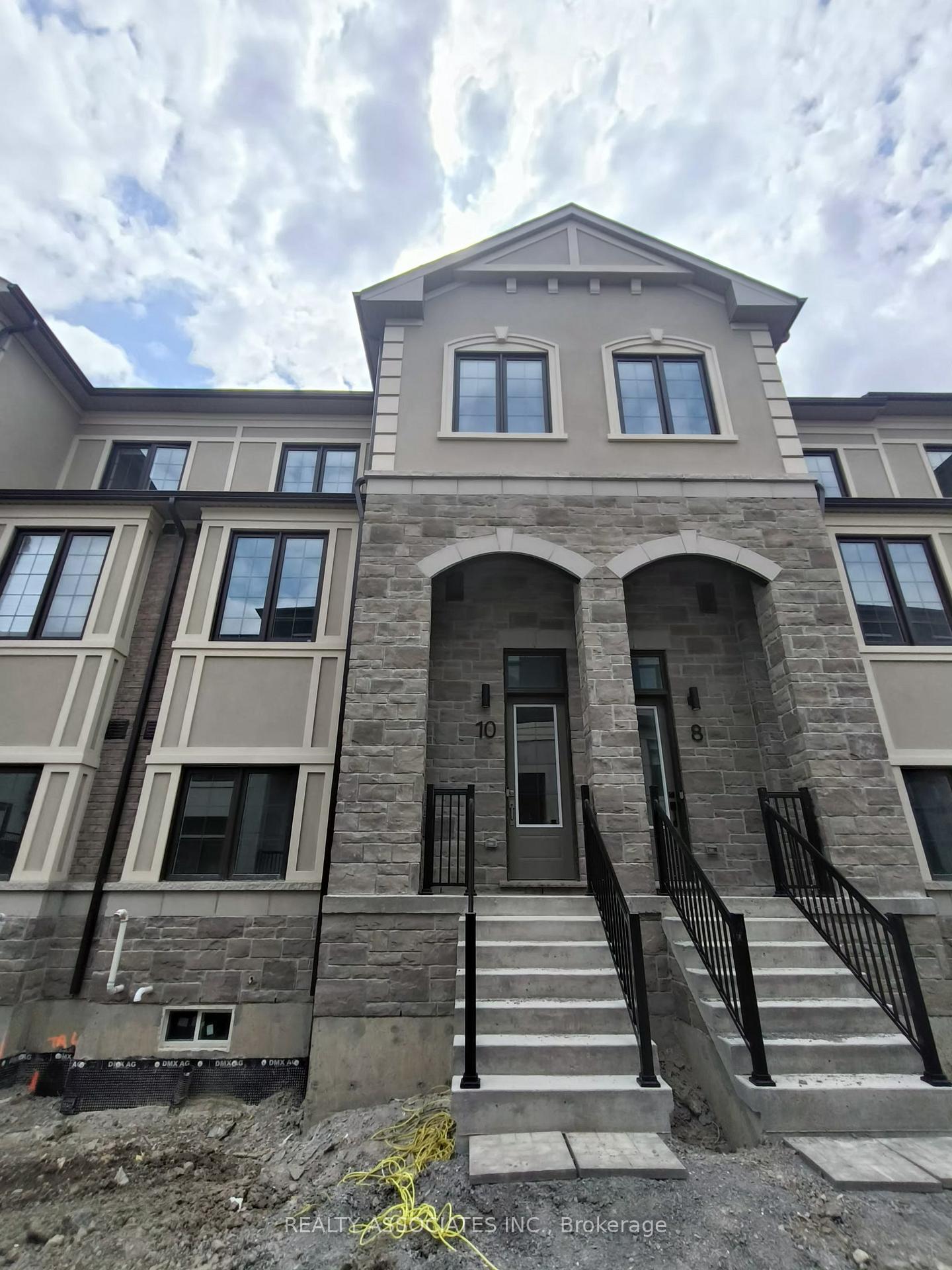 10-victor-metcalf-lane-richmond-hill-ontario-n13165072