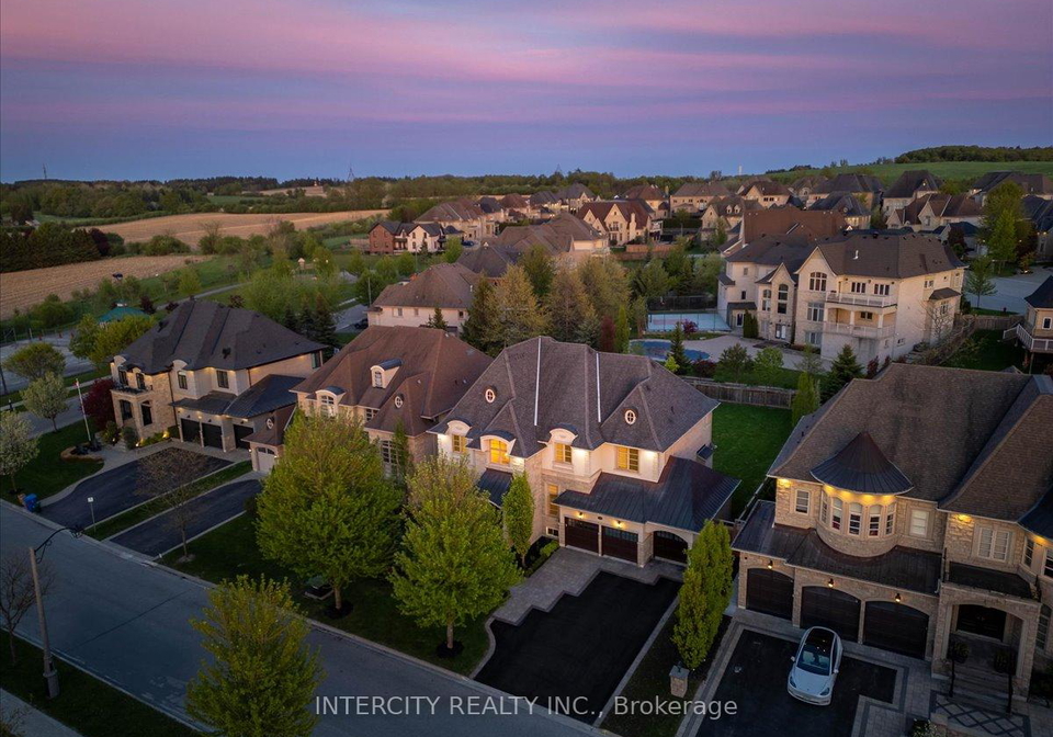 233-carisbrooke-circle-aurora-ontario-n13165310