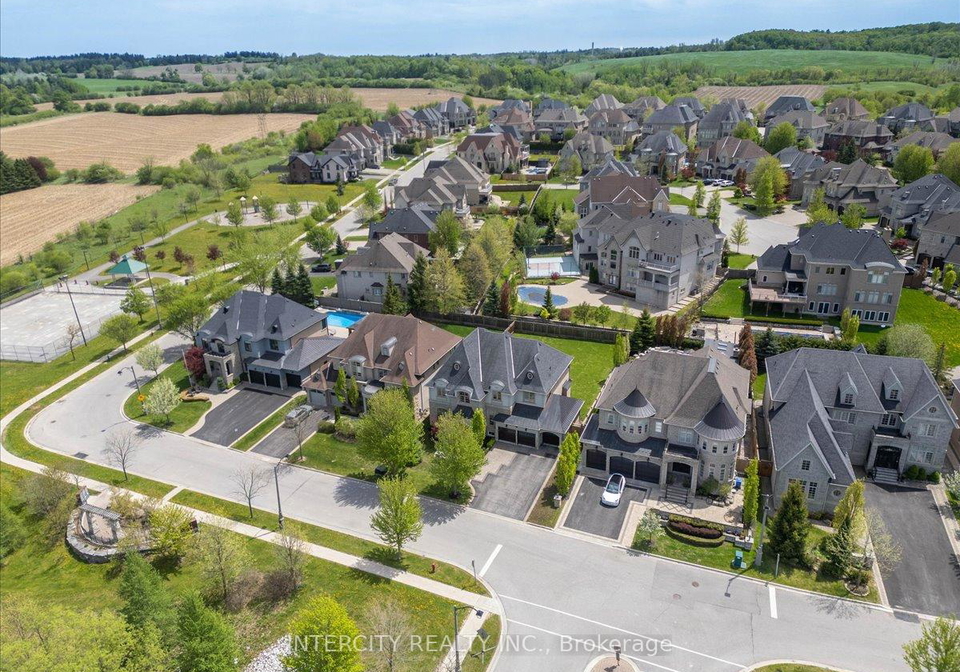 233-carisbrooke-circle-aurora-ontario-n13165310