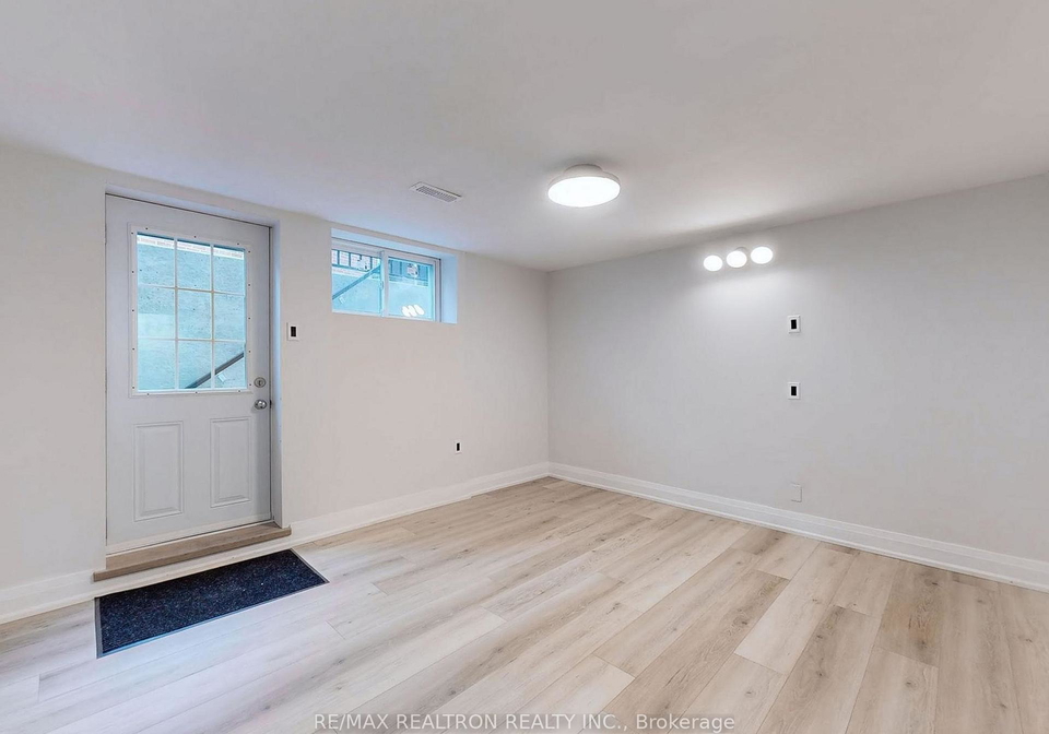 28-blue-spruce-lane-markham-ontario-n13167356