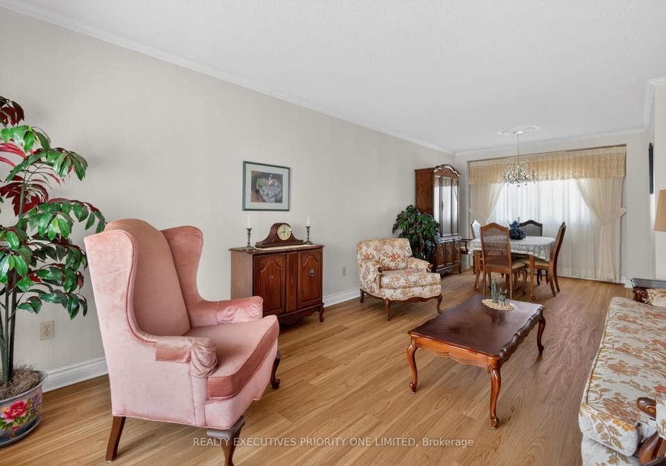 346-darlington-crescent-newmarket-ontario-n13168454