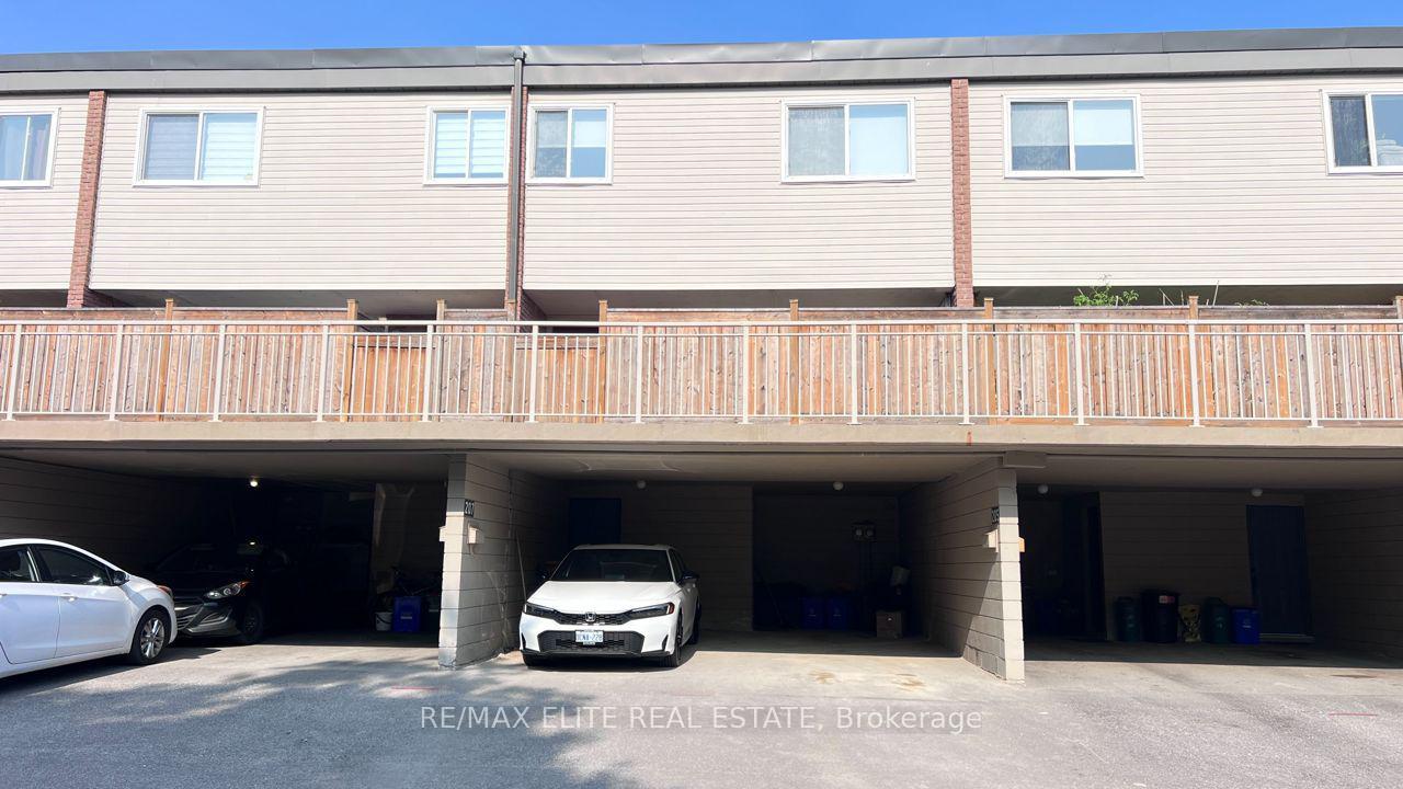 205-milestone-crescent-aurora-ontario-n13171332