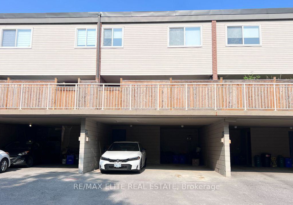205-milestone-crescent-aurora-ontario-n13171332