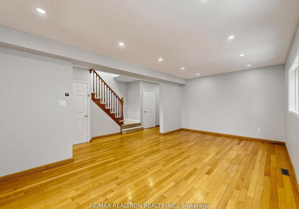 810-stonehaven-avenue-newmarket-ontario-n13171590