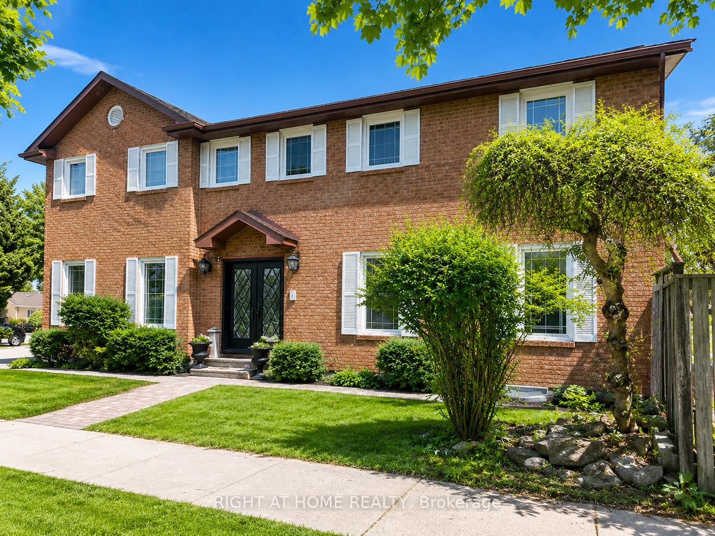 1-tiffany-gate-e-richmond-hill-ontario-n13172818