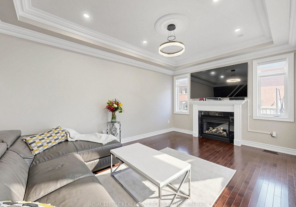 1158-atkins-drive-newmarket-ontario-n13176384