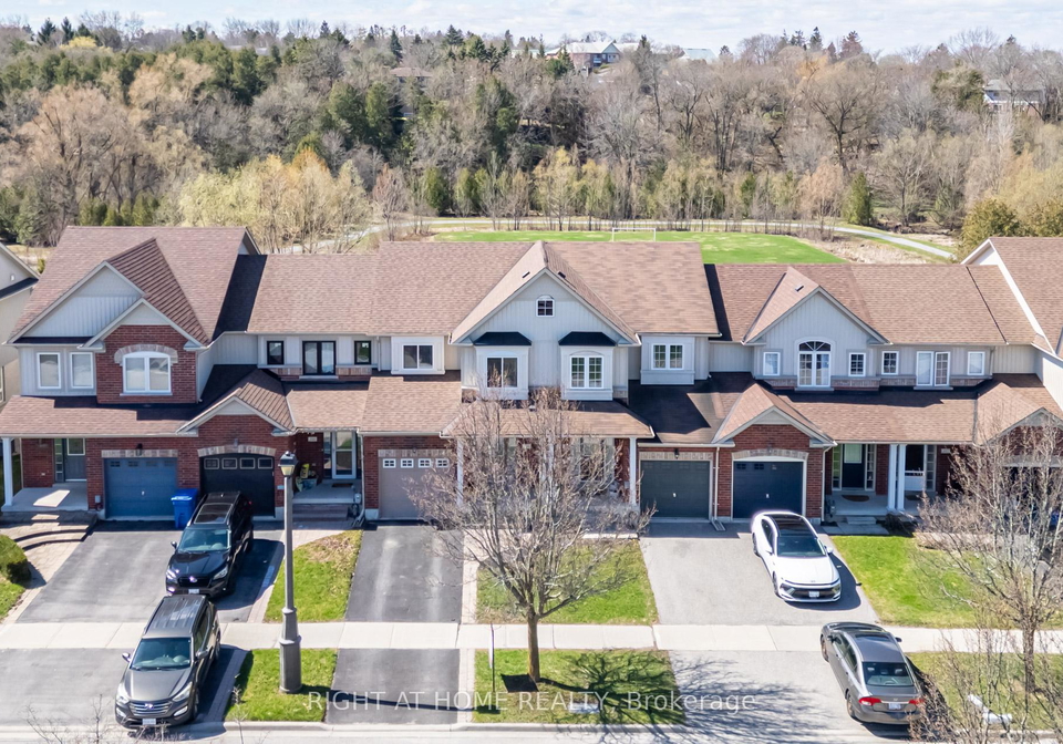 105-hammill-heights-east-gwillimbury-ontario-n13178092