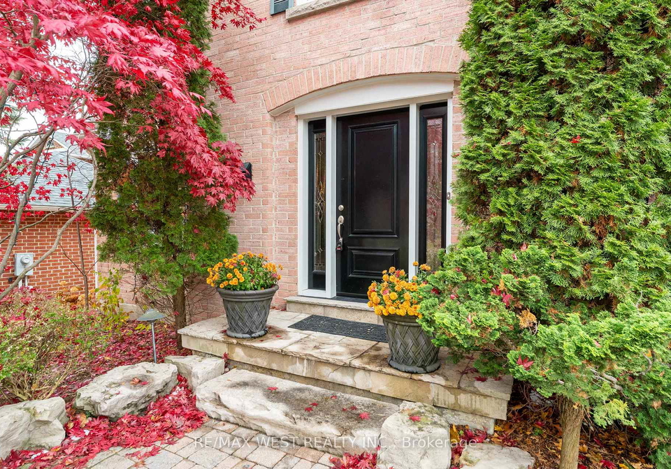 18-harrowsmith-place-richmond-hill-ontario-n13183942