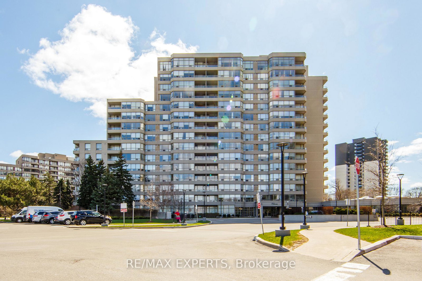 11-townsgate-drive-vaughan-ontario-n13185252