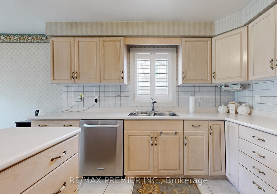 32-veneto-drive-vaughan-ontario-n13190374
