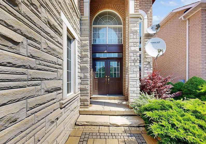 2-lord-nelson-court-richmond-hill-ontario-n13199358