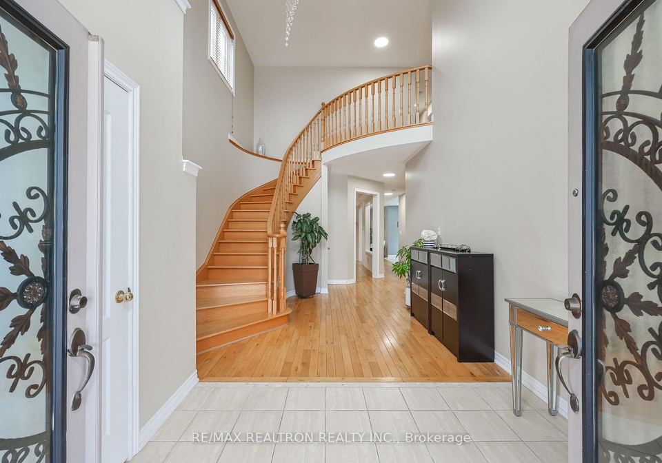 16-mckenzie-way-bradford-west-gwillimbury-ontario-n13206568