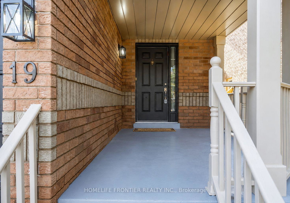 19-bowler-street-aurora-ontario-n13207428