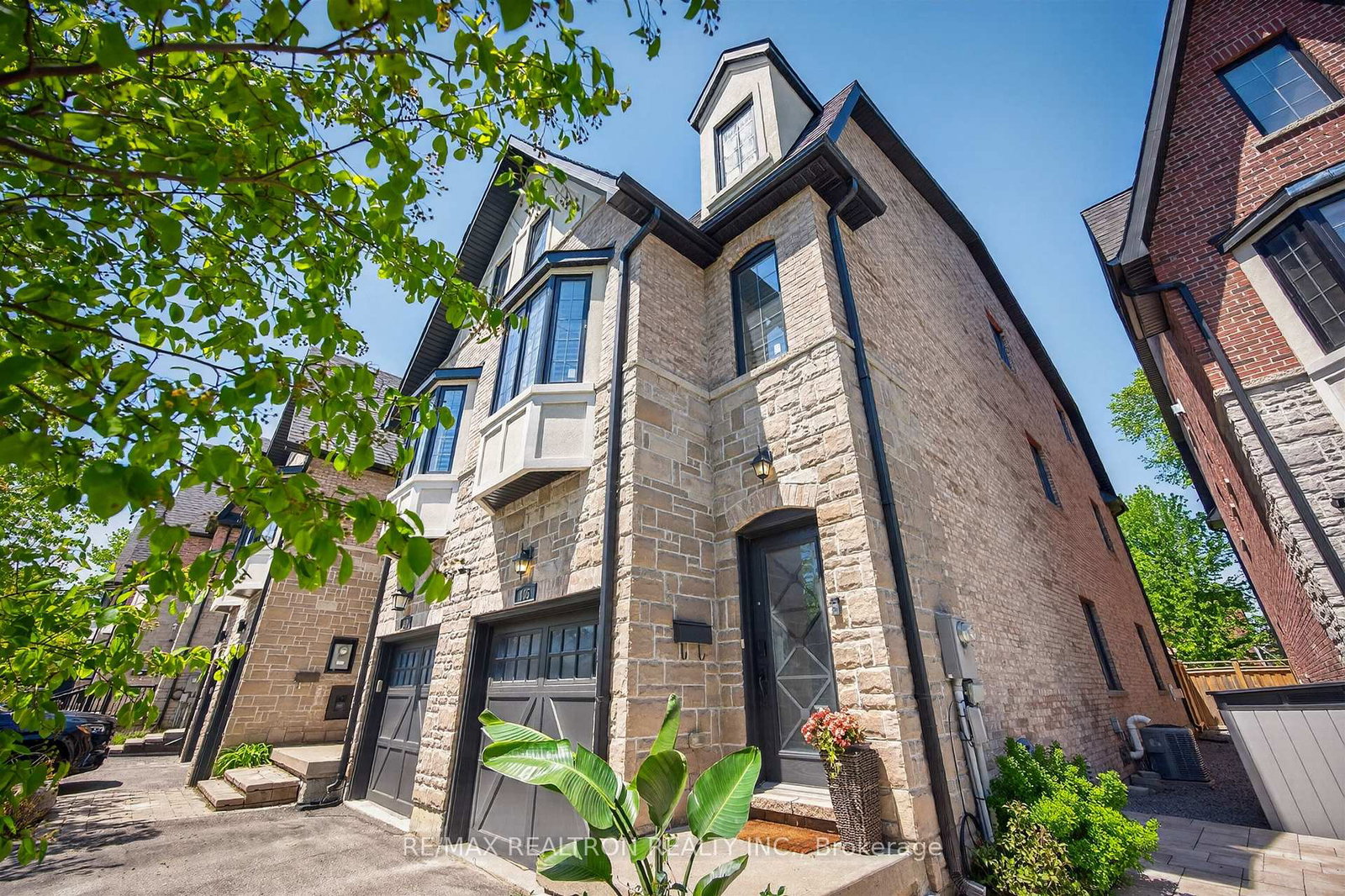 105-hunt-avenue-richmond-hill-ontario-n13207506