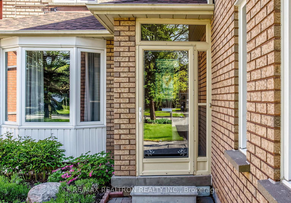 6-loyal-blue-crescent-richmond-hill-ontario-n13208420