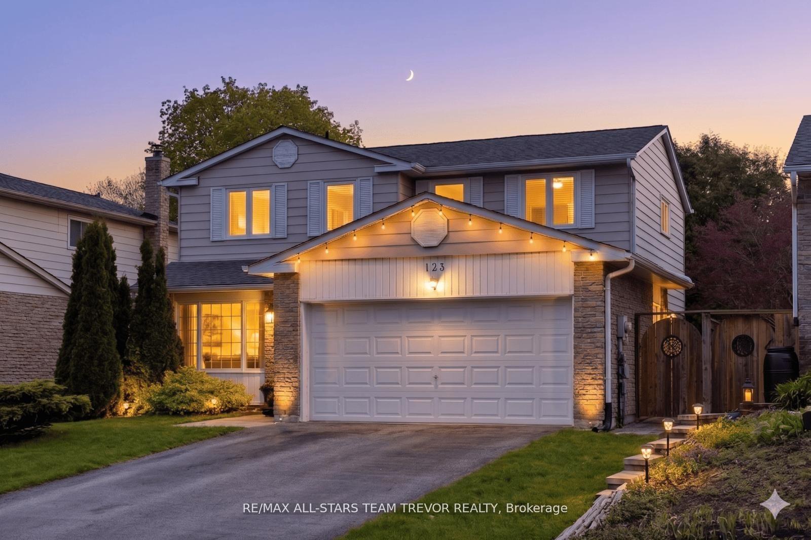 123-lowe-boulevard-newmarket-ontario-n13210364