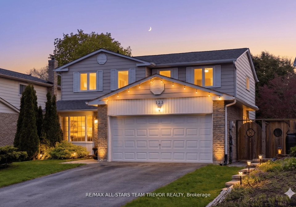 123-lowe-boulevard-newmarket-ontario-n13210364