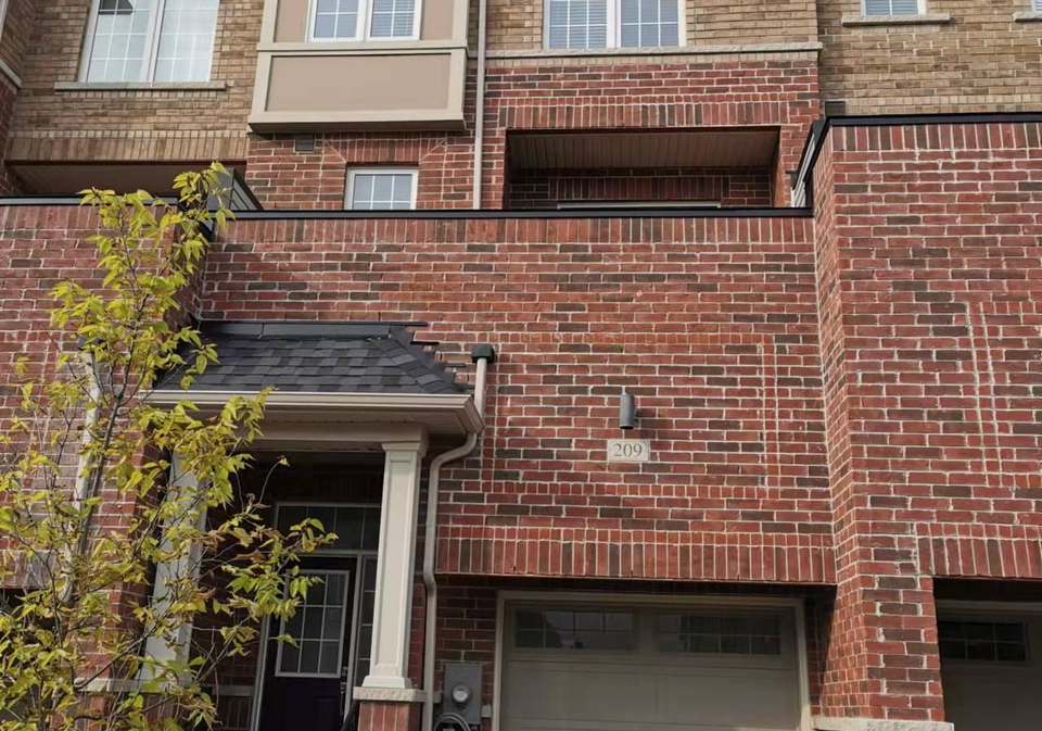 209-harding-park-street-newmarket-ontario-n13216266
