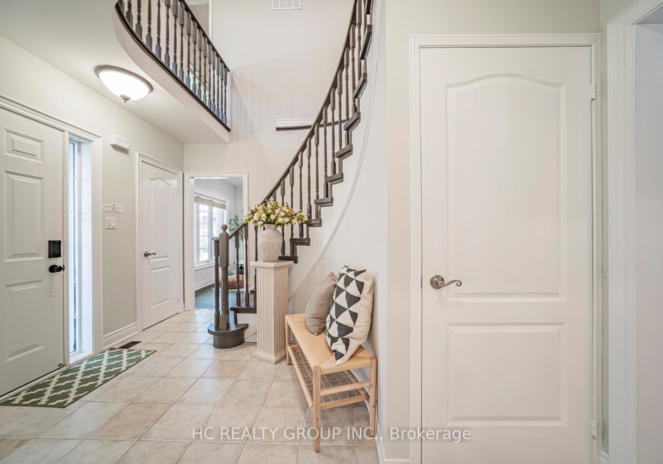 483-menczel-crescent-newmarket-ontario-n13217104