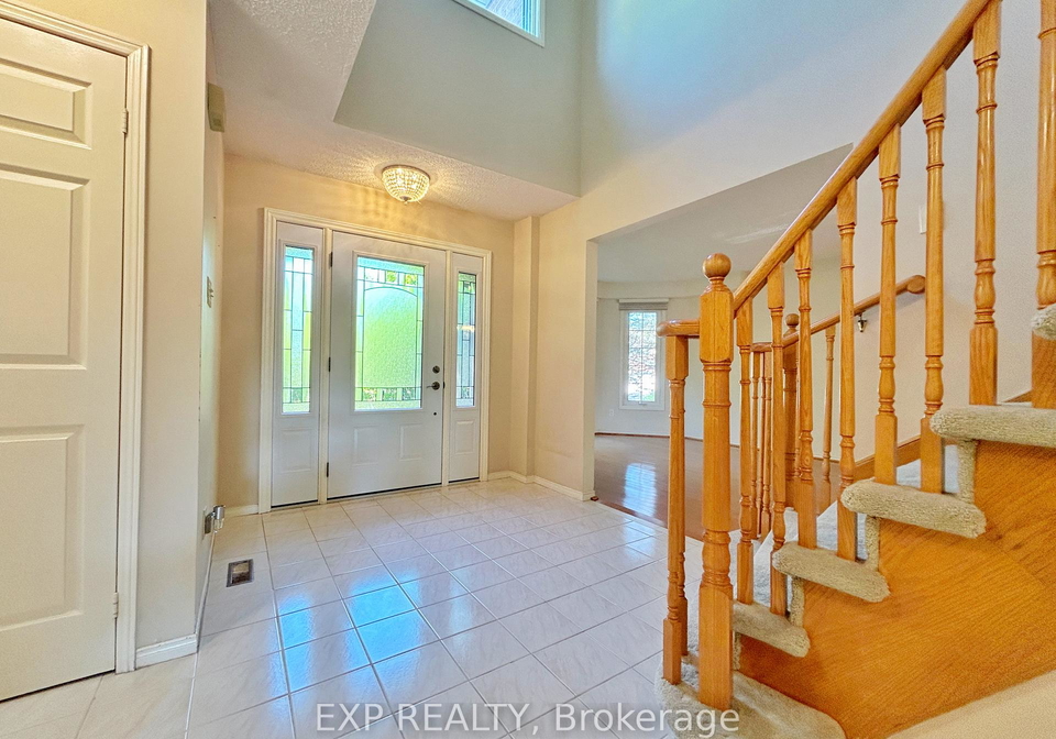 23-haskell-crescent-aurora-ontario-n13219194