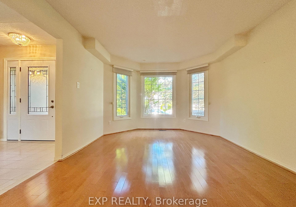 23-haskell-crescent-aurora-ontario-n13219194