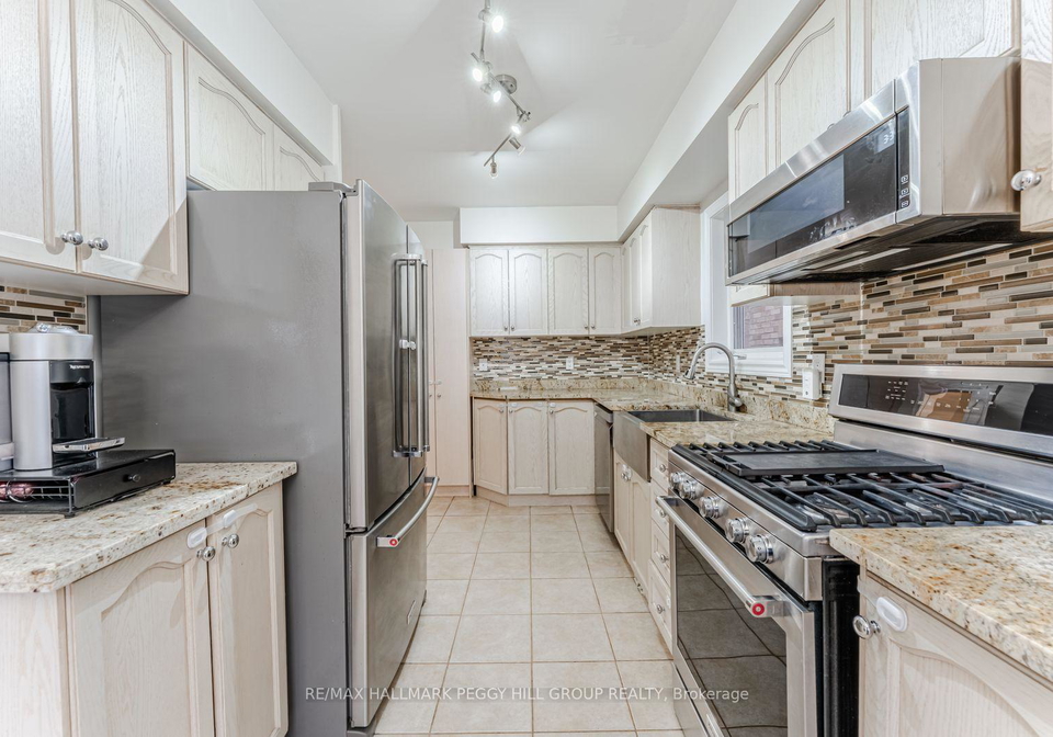 179-warwick-crescent-newmarket-ontario-n13221466