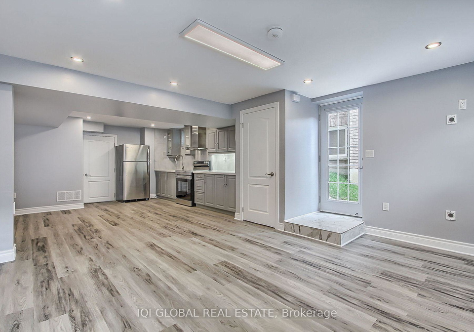 66b-thomas-phillips-drive-aurora-ontario-n13221652