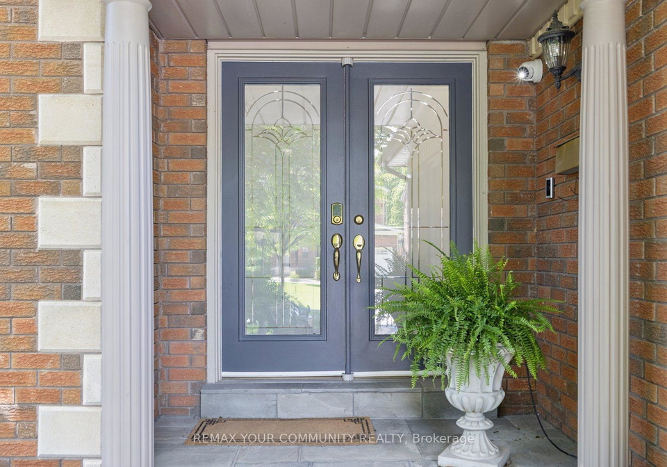 2-riggs-court-richmond-hill-ontario-n13223174
