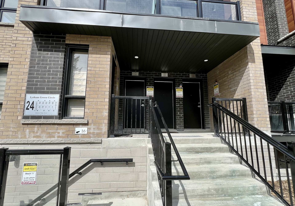 24-lytham-green-circle-newmarket-ontario-n13225252