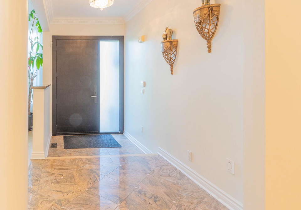 2-farnham-drive-richmond-hill-ontario-n13226356