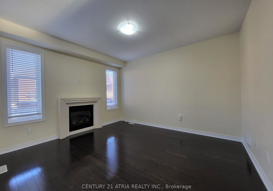 108-lewis-honey-drive-aurora-ontario-n13228904
