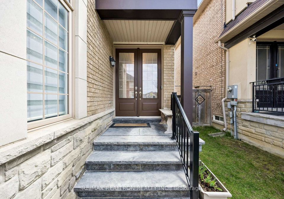 9-pavarotti-street-richmond-hill-ontario-n13228956