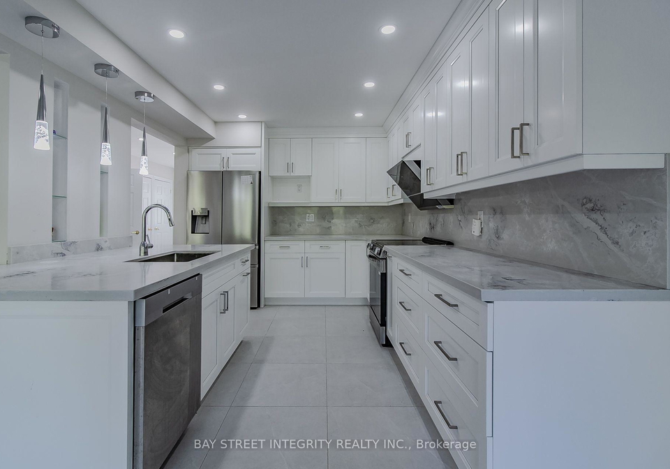 110-holly-drive-richmond-hill-ontario-n13229324