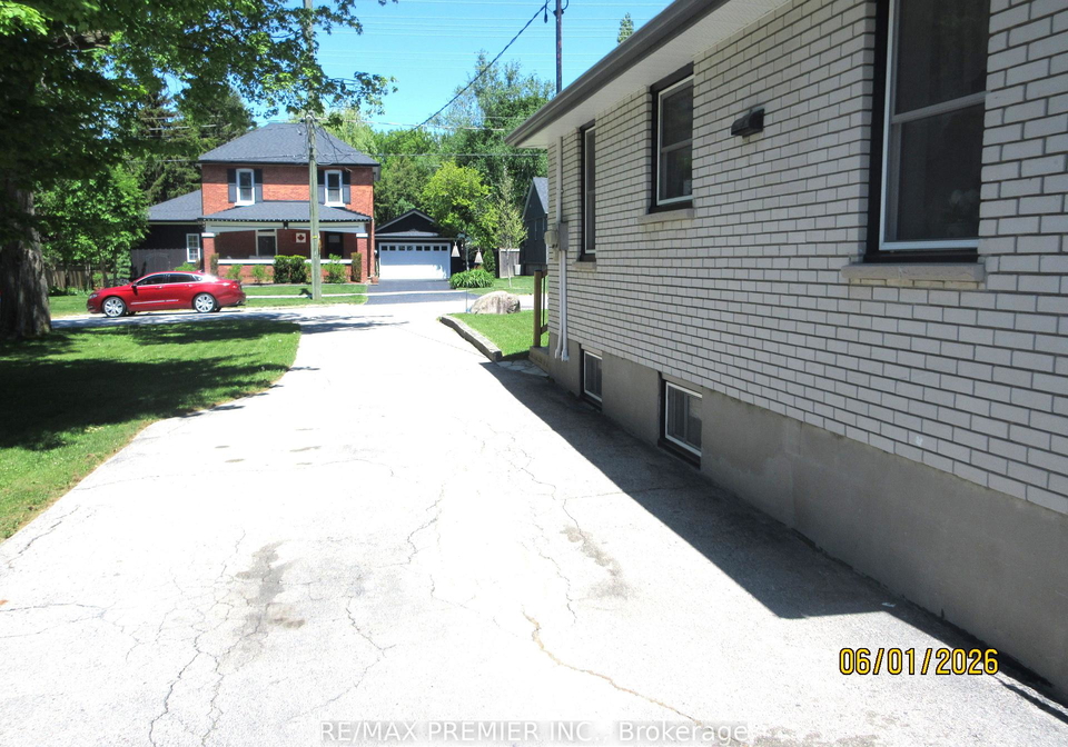 1-victoria-street-innisfil-ontario-n13231476