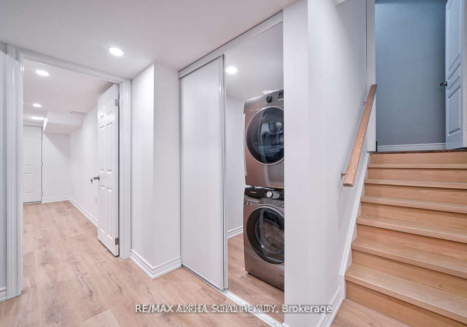 1229-mccron-crescent-newmarket-ontario-n13237368