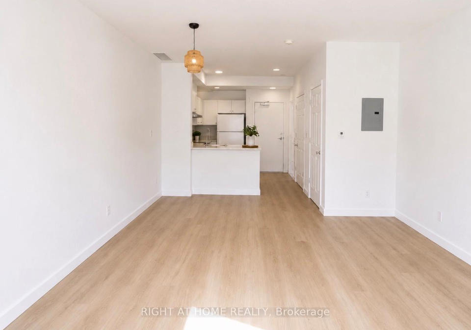 1-centre-street-w-richmond-hill-ontario-n13239556