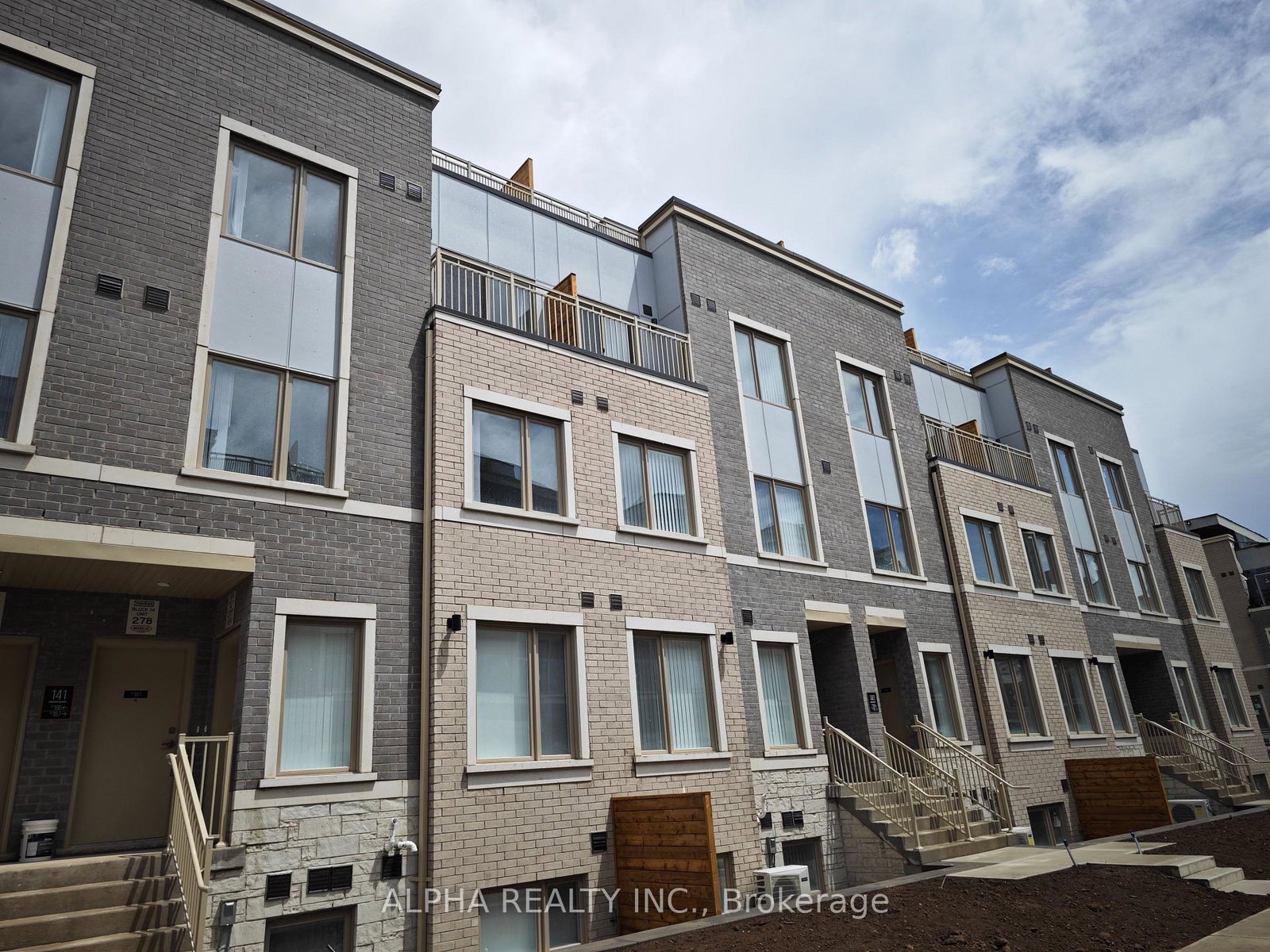 141-honey-crisp-crescent-vaughan-ontario-n13239774