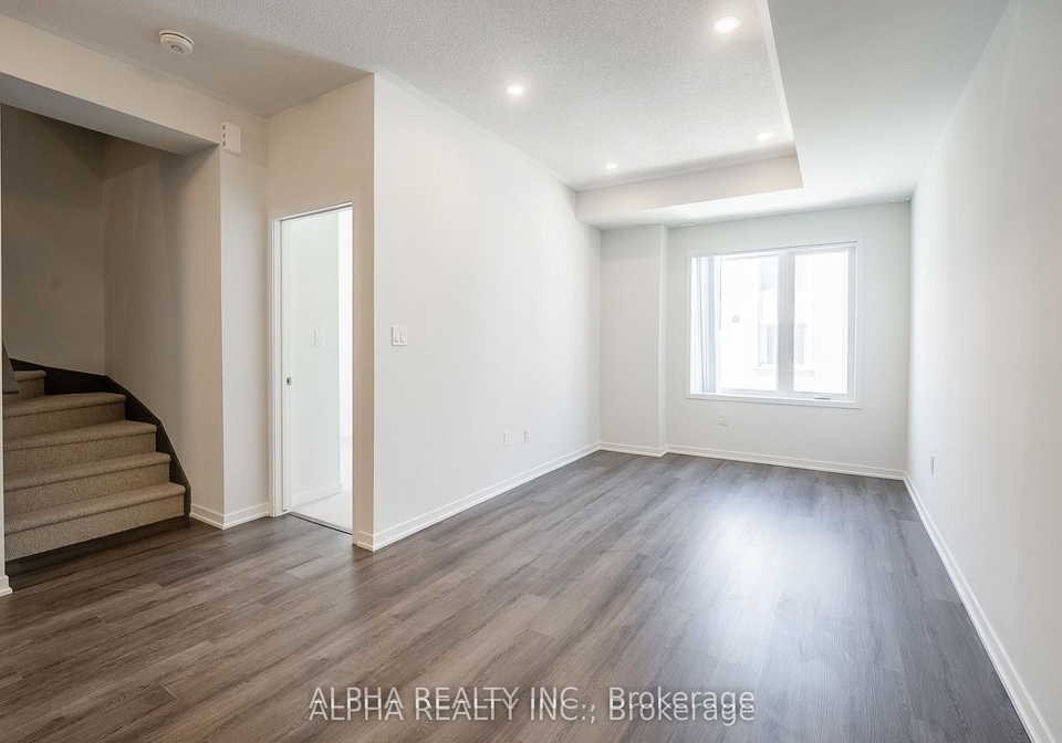 141-honey-crisp-crescent-vaughan-ontario-n13239774