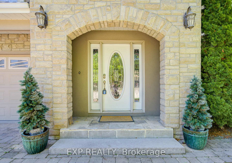 82-derby-court-newmarket-ontario-n13240570