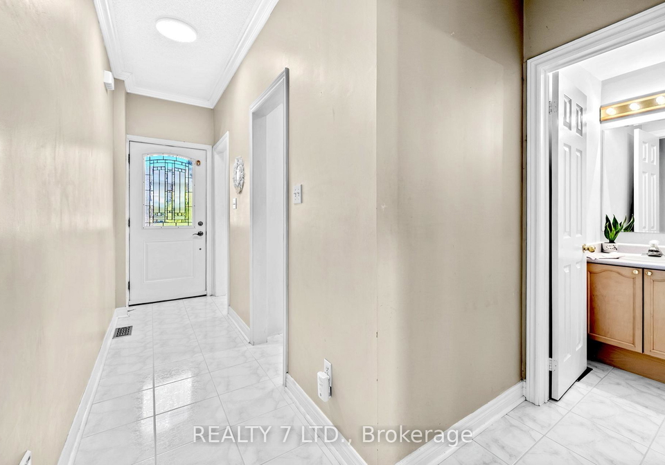 211-downey-circle-aurora-ontario-n13241306