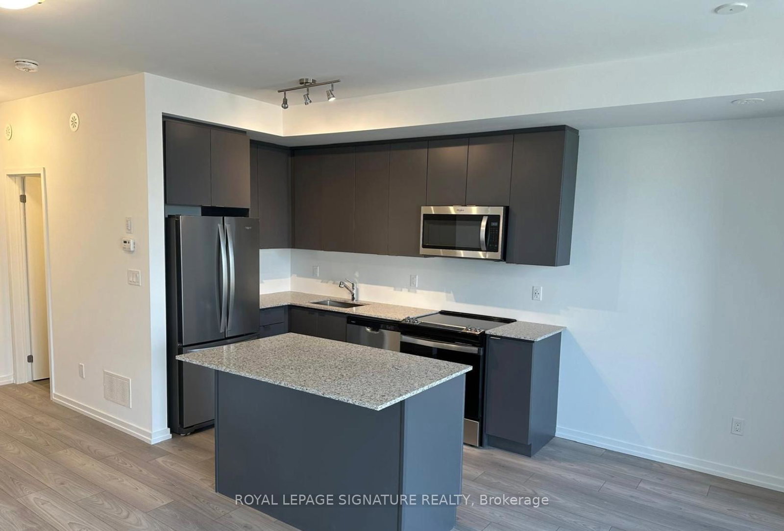 14-lytham-green-circle-newmarket-ontario-n13242248