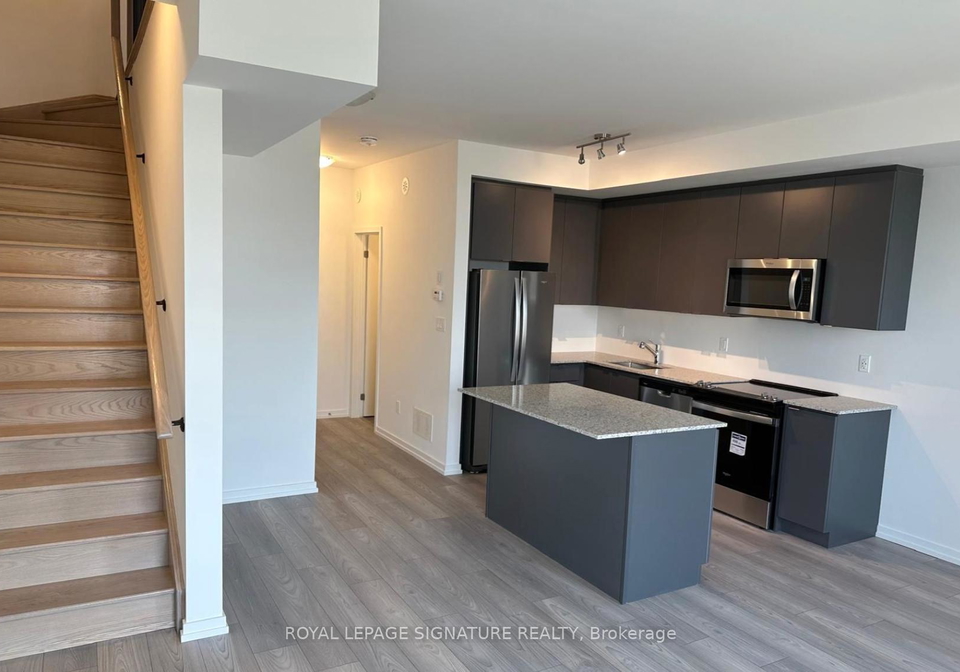 14-lytham-green-circle-newmarket-ontario-n13242248