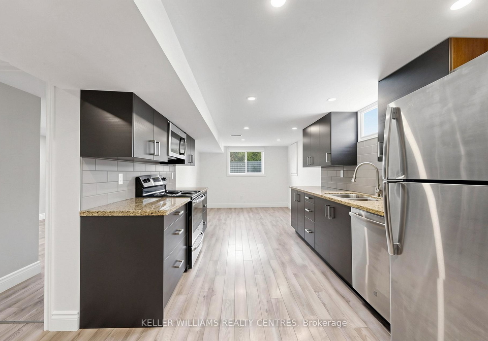 807-greenfield-crescent-newmarket-ontario-n13242404